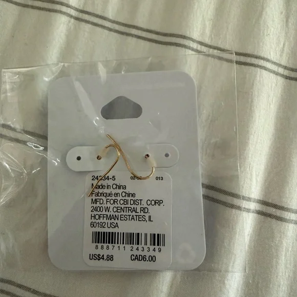 Claire's Gold Hoop Earrings - Picture 2 of 2